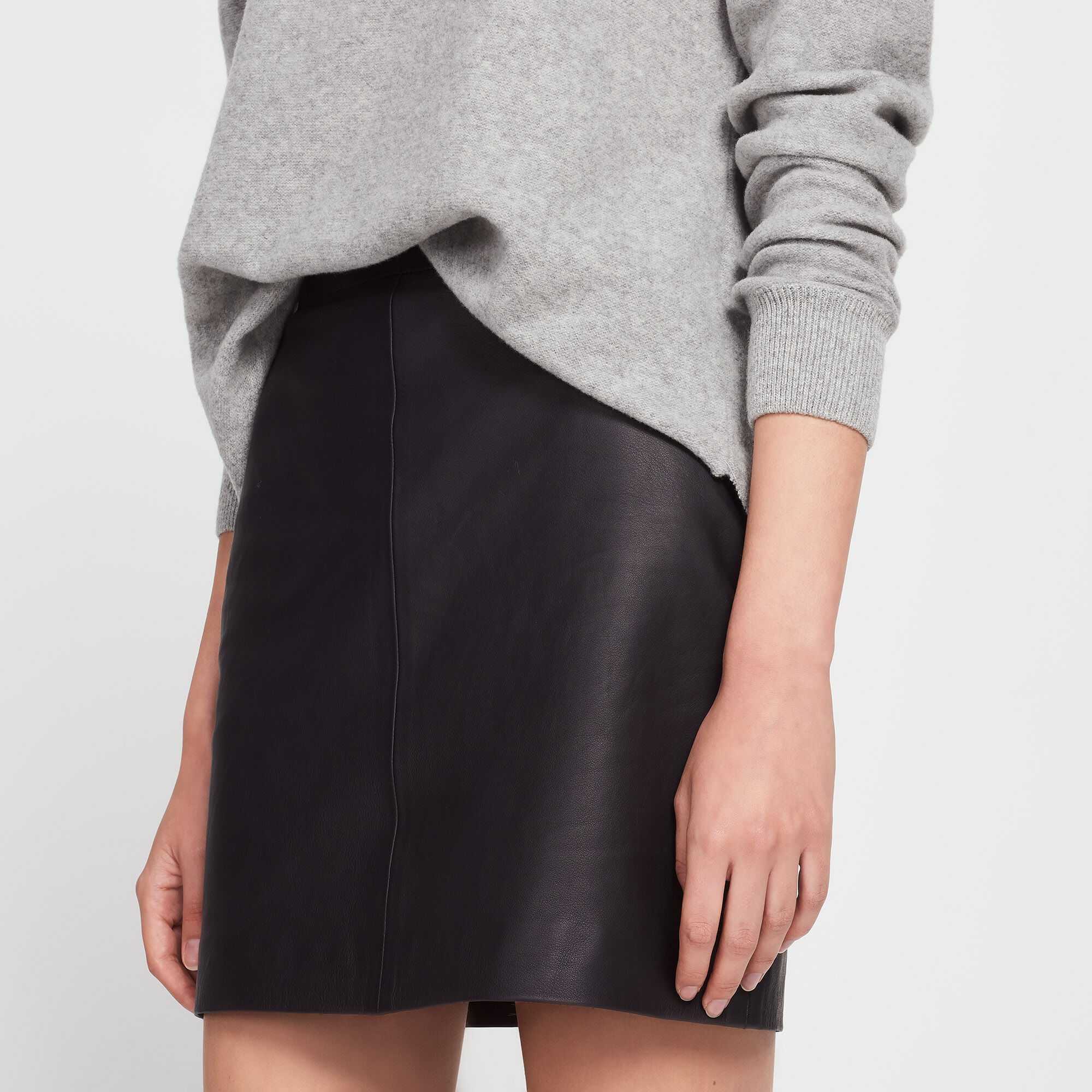Sandro Paris 本革　レーザースカート Leather skirt with visible stitching | Sandro | Sandro